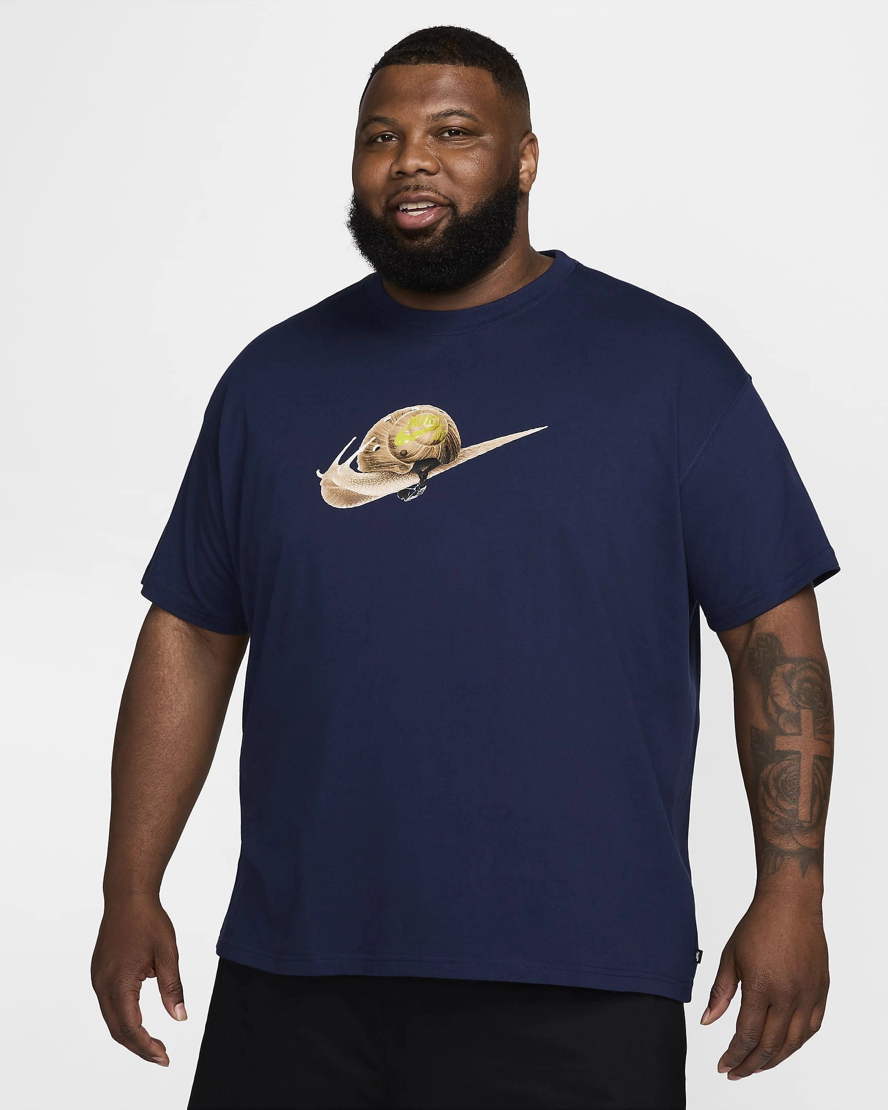 Nike SB Max90: T-léine Scátála Óir, Uair an Chloig Amháin ag Gluaiseacht!